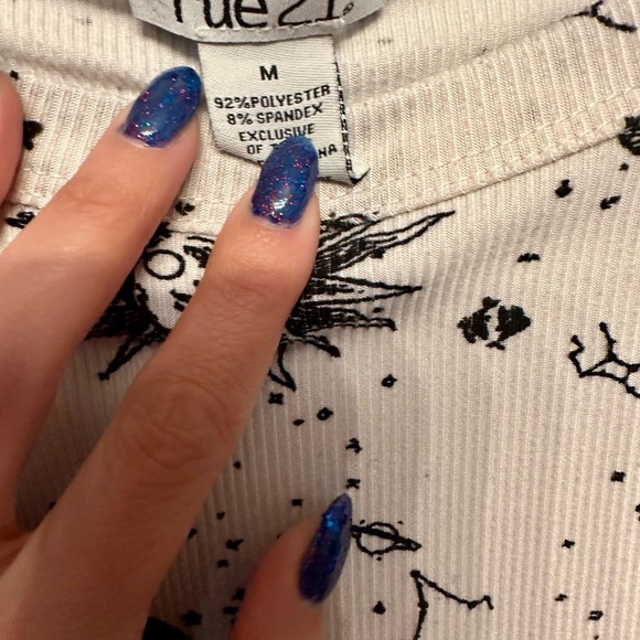 Rue21 White and Black Celestial Print Tee Medium - Picture 3 of 4